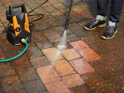 Aguri-P240-Max-pressure-washer-cleaning-driveway-version-3